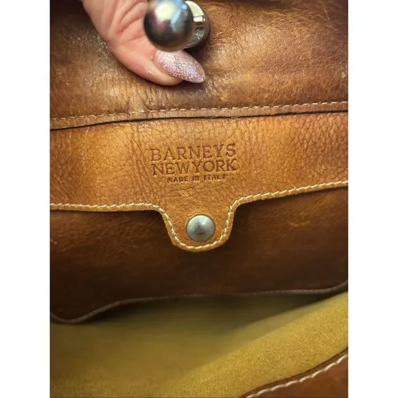 Leather shoulder bag - Picture 7 of 16